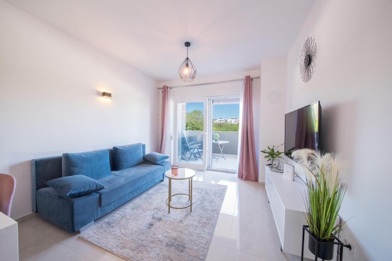 Romanca Zadar Bagian luar foto