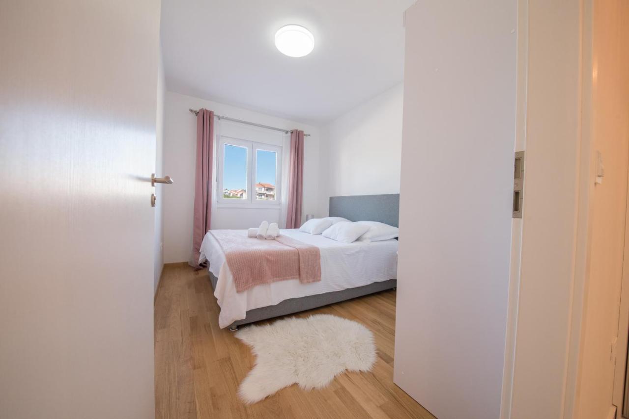 Romanca Zadar Bagian luar foto