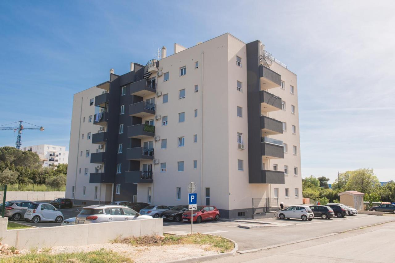Romanca Zadar Bagian luar foto
